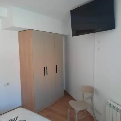 Una televisión o centro de entretenimiento en Duplex LLORACH I