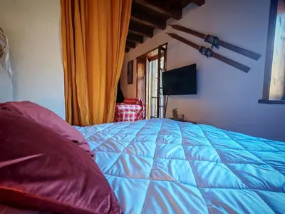 Cama o camas de una habitación en Calideza máxima- Chimenea, balcón y jardín - Cosmos 2