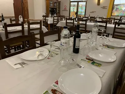 Un restaurante o sitio para comer en Tienda Guara