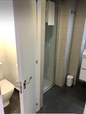 Un baño de Apartamento con Jardin y Garaje