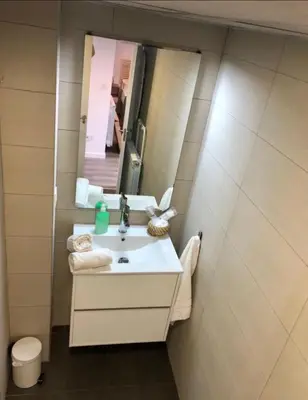 Un baño de Apartamento con Jardin y Garaje