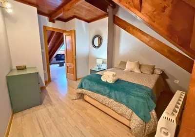 Cama o camas de una habitación en Ático Miraestrela: Dúplex con Vistas a Sallent