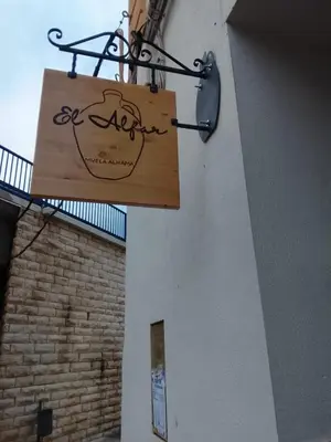Certificado, premio, señal o documento que está expuesto en Apartamento El Alfar