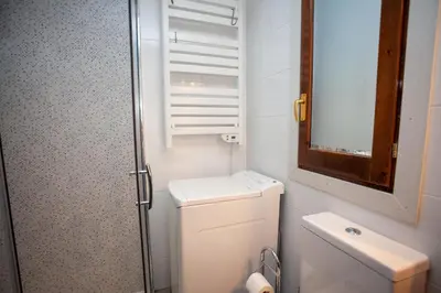 Un baño de Casa Celia by CARDI SUITES