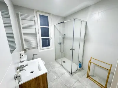 Un baño de Moncasi Rooms - Turistea