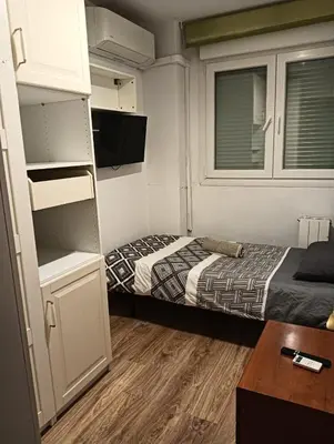 Cama o camas de una habitación en Apartamento en el centro encima de piscina Palafox