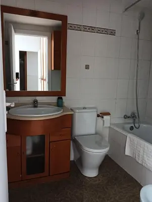 Un baño de Apartamento en el centro encima de piscina Palafox