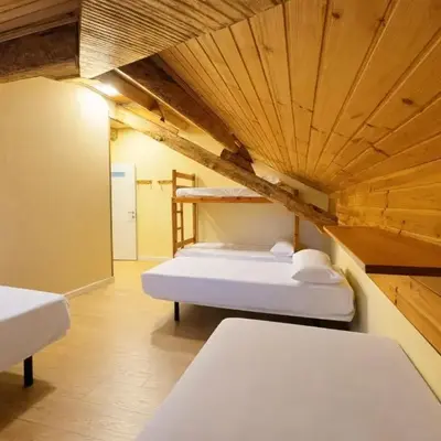 Albergue Pájaro L