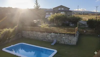 Piscina en o cerca de Casa Rural piscina y vistas al Cadí