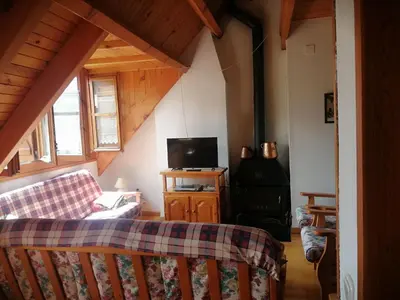 Una televisión o centro de entretenimiento en Apartment Geräumige Maisonette mit Kamin Isard 2 Vall de Boí by Interhome