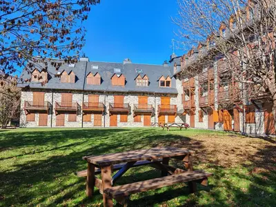 Jardín al aire libre en Apartment Geräumige Maisonette mit Kamin Isard 2 Vall de Boí by Interhome
