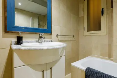 Un baño de Apartamento con Parking Gratis al lado del Pilar - Alfonso Suites