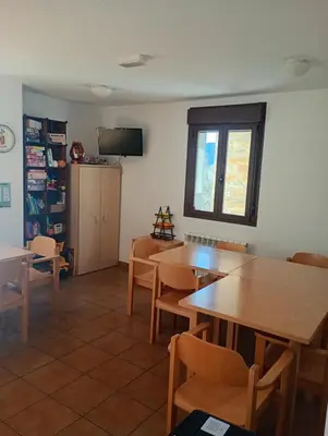 Una televisión o centro de entretenimiento en Albergue Sierra De Leyre