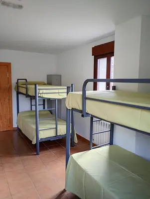 Cama o camas de una habitación en Albergue Sierra De Leyre