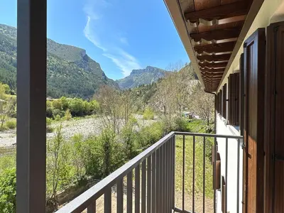 Vista general de una montaña o vista desde la casa o chalet