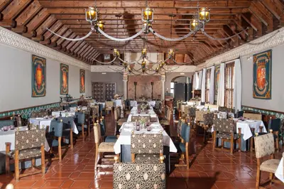 Un restaurante o sitio para comer en Parador de Alcañiz
