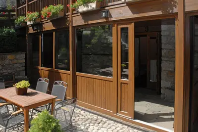 Un patio o zona al aire libre en Hotel Casa Cornel