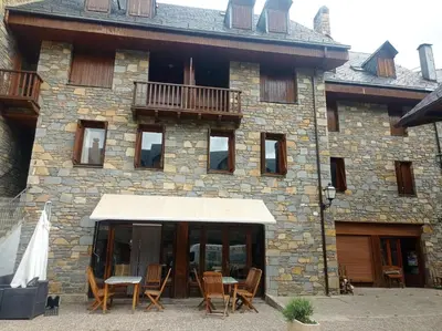 Edificio en el que se encuentra el hostal o pensión