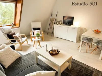 Una televisión o centro de entretenimiento en Apartamentos Tirol