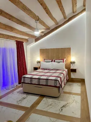 Cama o camas de una habitación en Los Chicos de Lastanosa Hotel y Restaurante