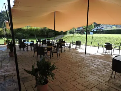 Un restaurante o sitio para comer en Hotel Baztan