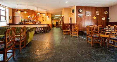 Un restaurante o sitio para comer en Hotel Hipic