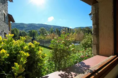 Vista general de una montaña o vista desde the country house