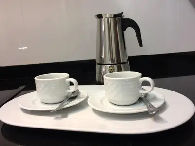 Utensilios para hacer té y café en Apartamento Avenida