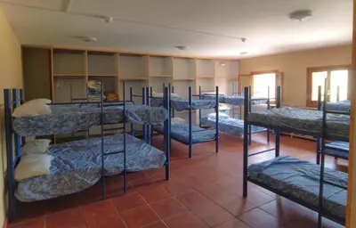 Cama o camas de una habitación en Albergue Casa Salinas