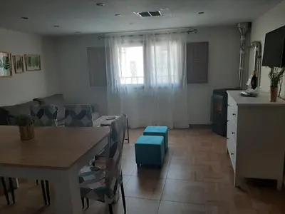Una televisión o centro de entretenimiento en Hospital del Temple Casa Rural