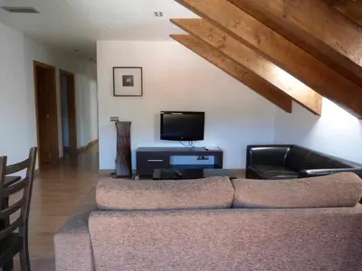 Una televisión o centro de entretenimiento en Apartamentos Puerta de Ordesa