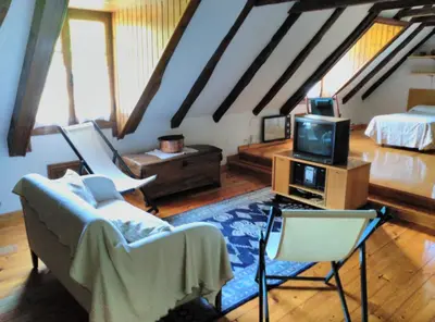 Una televisión o centro de entretenimiento en Casa Les