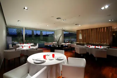 Un restaurante o sitio para comer en Finca Prats Hotel Golf & Spa