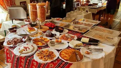 Comida en o cerca de este hotel
