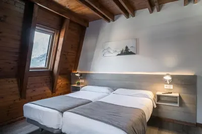 Cama o camas de una habitación en Hotel SNÖ Mont Romies