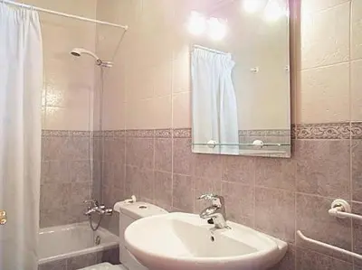 Un baño de Palacio Lerruz I y Palacio Lerruz II