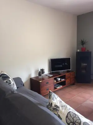 Una televisión o centro de entretenimiento en Ca l'Aloy