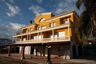 Edificio en el que se encuentra el albergue