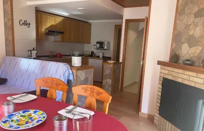 Una cocina o zona de cocina en Montrebei Casa González Apartamentos