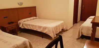 Cama o camas de una habitación en Hotel Reina Isabel