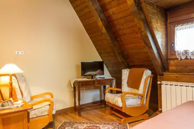 Una televisión o centro de entretenimiento en Hostal Aiguamog
