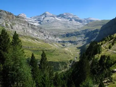 Paisaje cerca of this country house