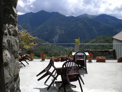 Vista general de una montaña o vista desde the country house