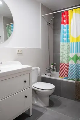 Un baño de AT Compañía 100 m2 2 WC
