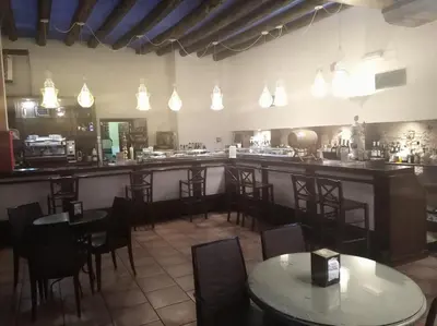 Un restaurante o sitio para comer en Hospederia Meson de la Dolores