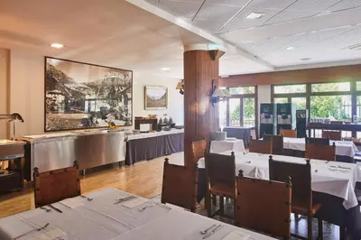 Un restaurante o sitio para comer en Silken Ordesa