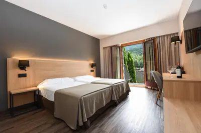 Cama o camas de una habitación en SOMMOS Hotel Benasque Spa