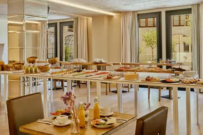 Comida en o cerca de este hotel