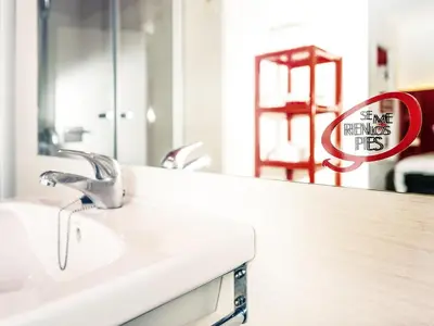 Un baño de Hotel Ibis Styles La Rioja Arnedo