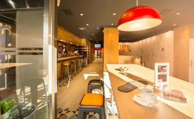 Una cocina o zona de cocina en Hotel Ibis Styles La Rioja Arnedo
